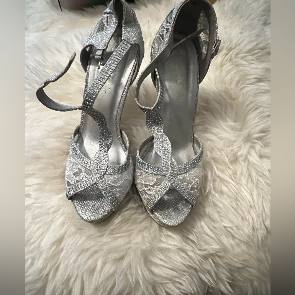 Dream Pairs talk heeled boots